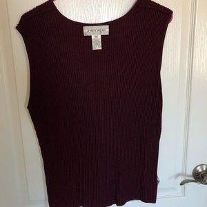 maroon tank top